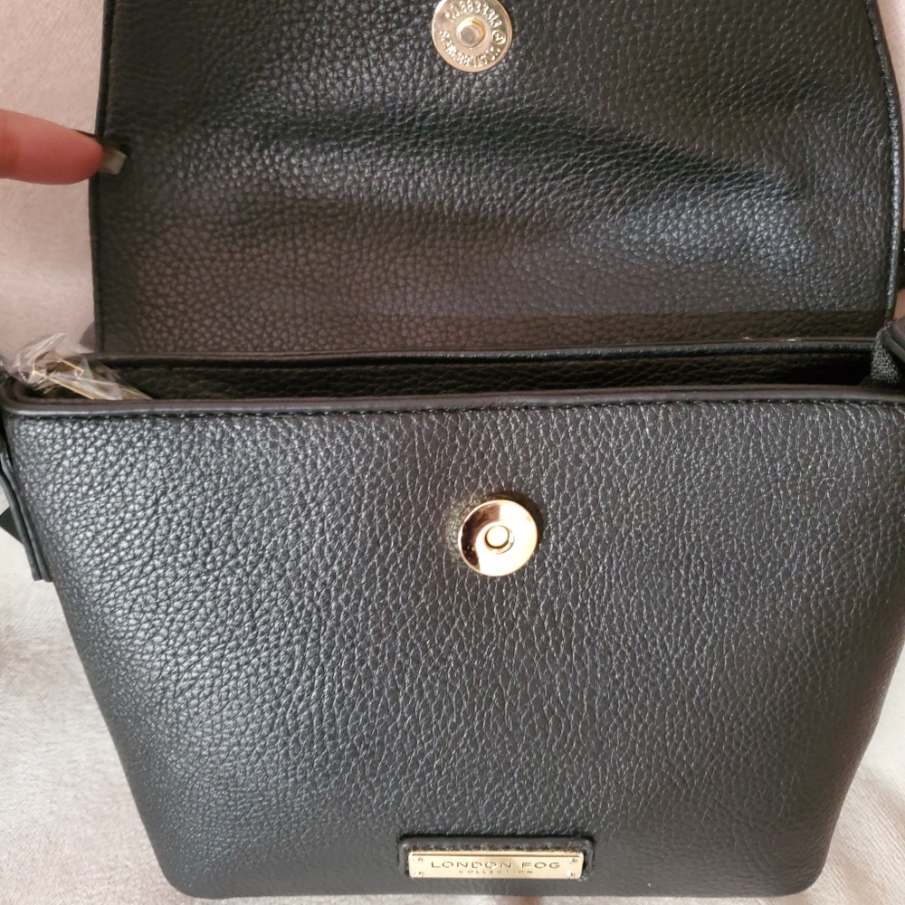 SOLD 👜 Perfect Size Crossbody Bag for Every Occasion - Picture 6 of 8